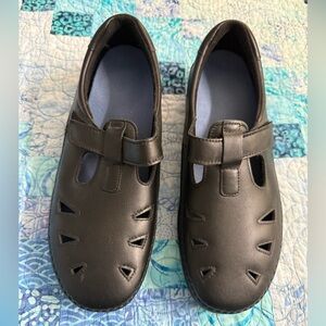 SAS ROAMER, Black Leather, Ladies Size 10, like new.